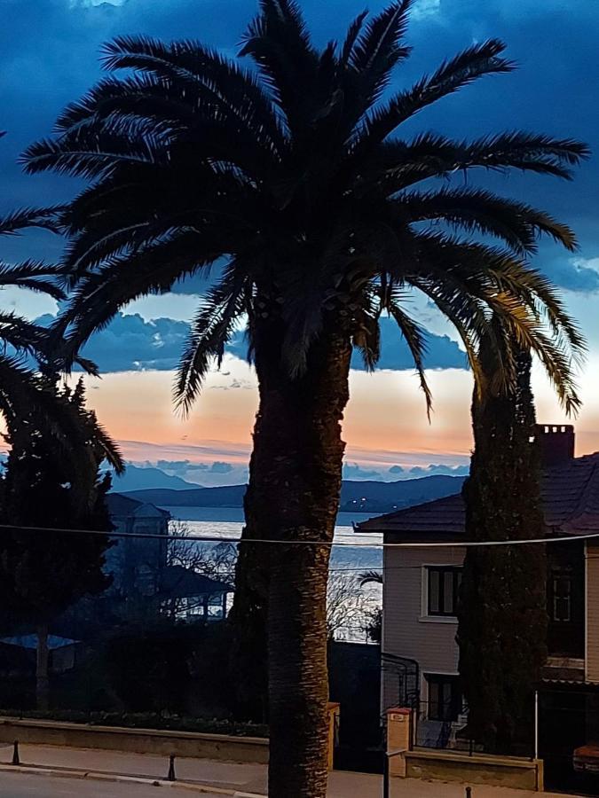 Celil Pansiyon Ayvalı Exterior foto