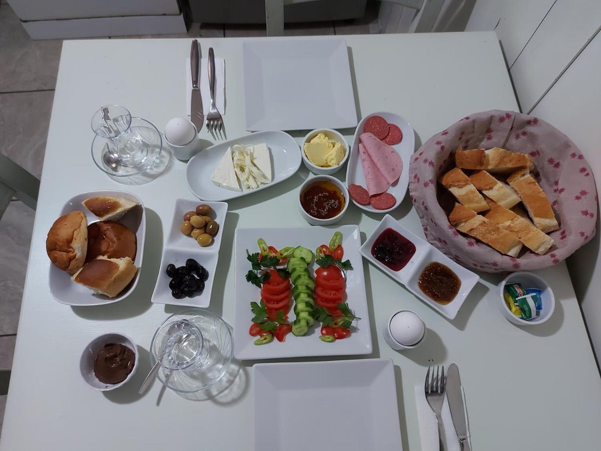 Celil Pansiyon Ayvalı Exterior foto